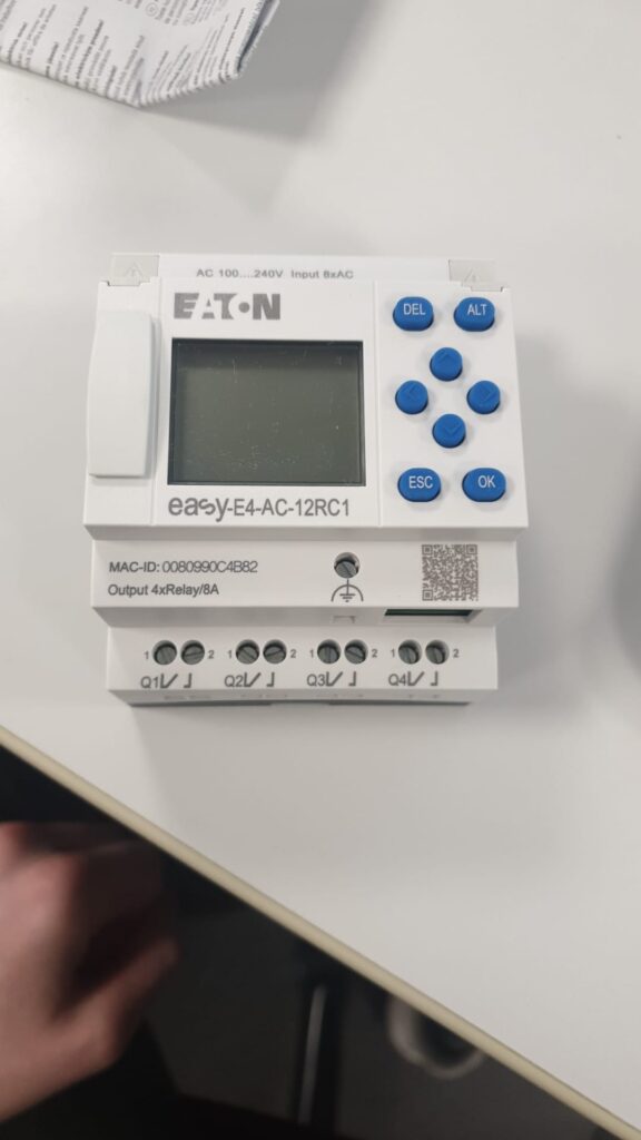 Easy Relais E4AC12RC1 with display Konutherm